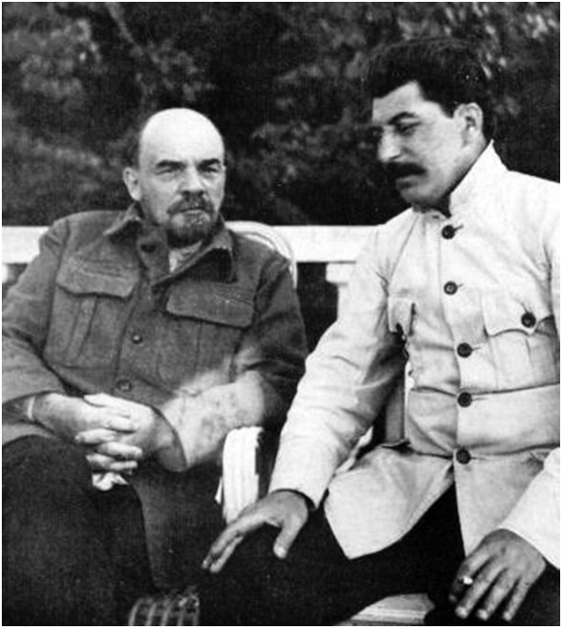 В. И. Ленин и И. В. Сталин в 1922 г. 