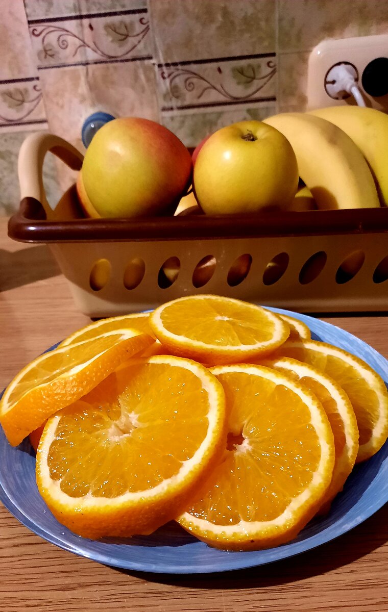 А после ужина поела я апельсины- и голова прошла 🙂 возьму на заметку, вместо таблеток 😉