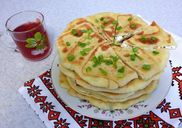 Плацинды с творогом и зеленью