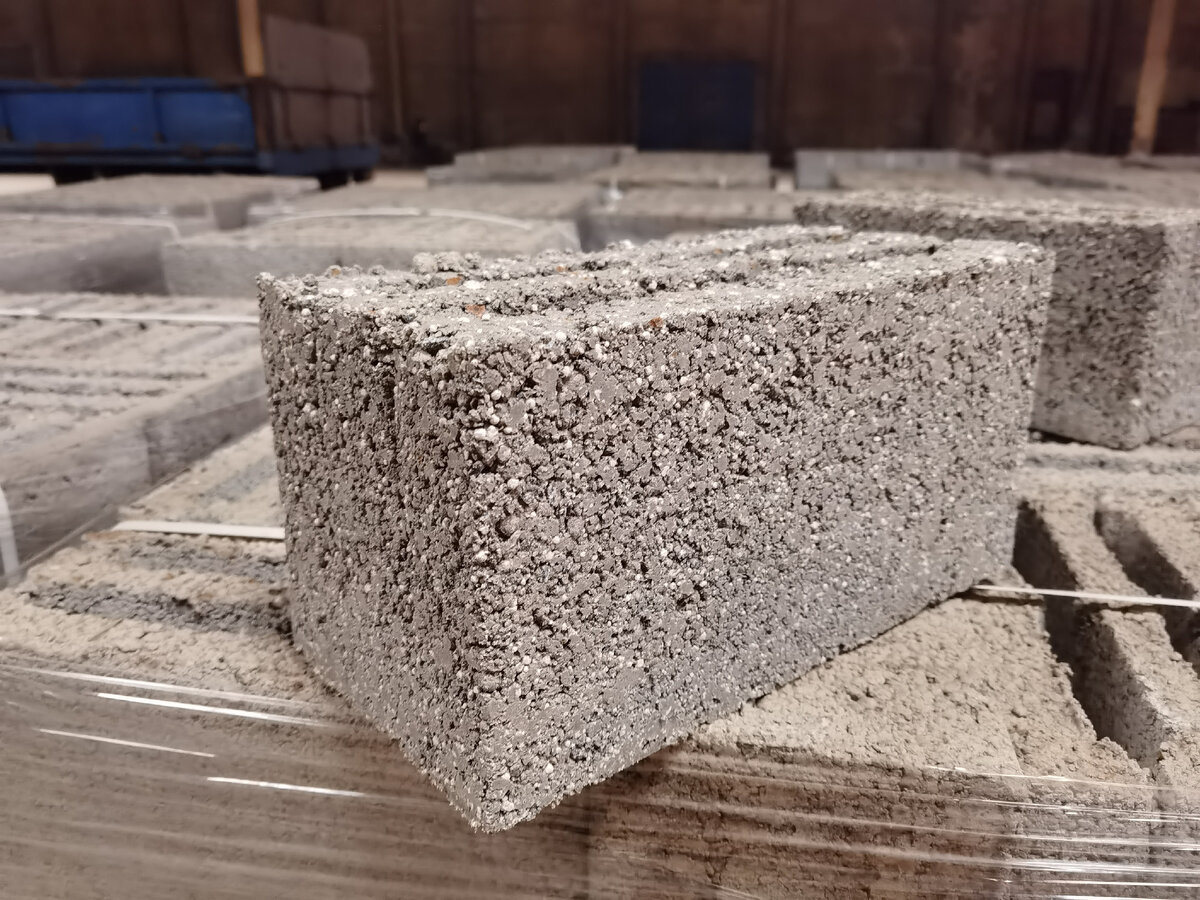 Ялуторовский завод поревит. Керамический блок 6,9 нф. Тюмень блоки. Силикатные блоки 100мм. Блок силикатный перегородочный сбп1-80.