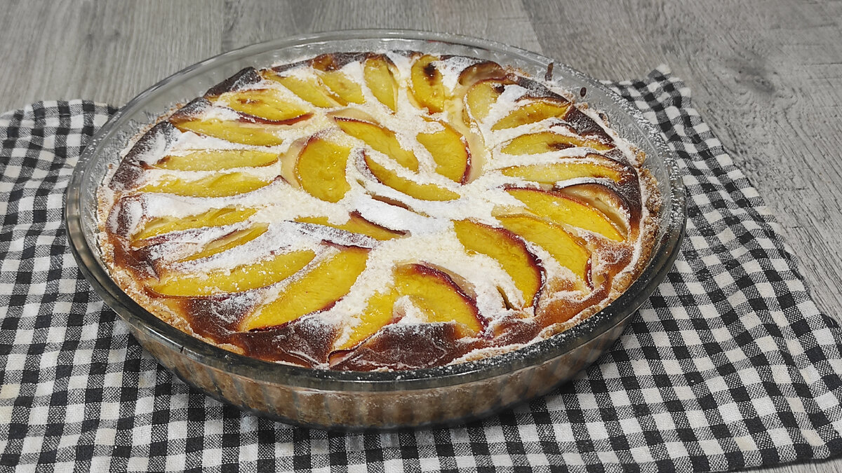 Пирог с нектаринами