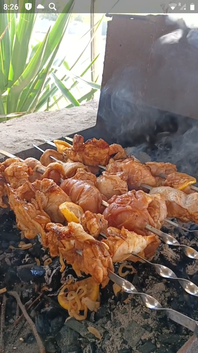Куриные бедрышки, вкусно приготовленные прекрасной Еленой и вкусно пожаренные моим дорогим Сергеем.