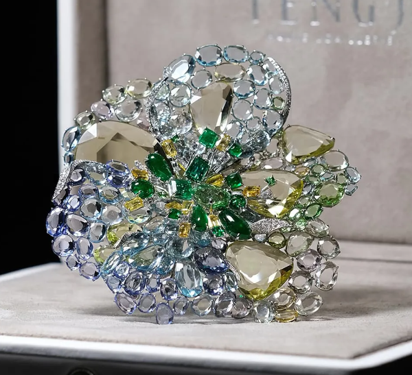 Брошь Feng J. "Цветок". 