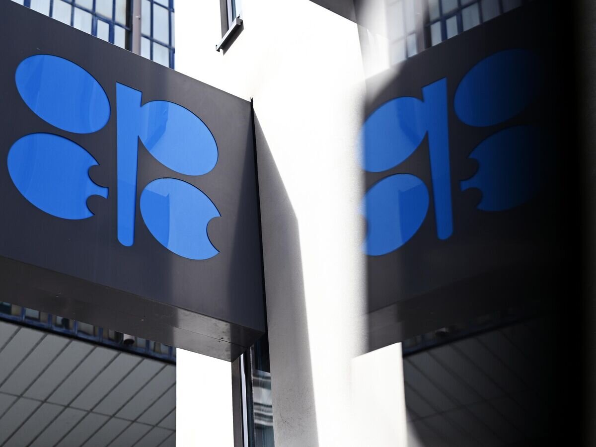    Логотип Организации стран — экспортеров нефти (ОПЕК) на здании штаб-квартиры организации в Вене© РИА Новости / Алексей Витвицкий