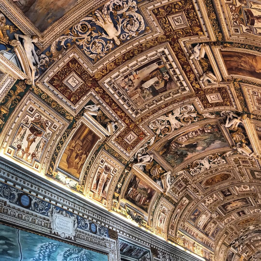 Ватикан, Италия