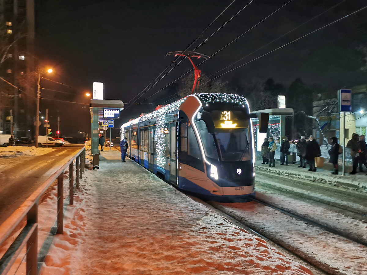 Новогодний трамвай 31391 71-931М «Витязь-М» на маршруте № 31. Авиационная улица.