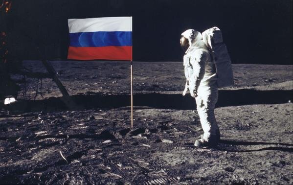 Moon russia. Флаг России на Луне. Русские на Луне. Русский флаг на Луне. Русские космонавты на Луне.