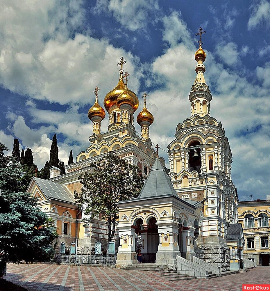 Православная церковь. Собор Александра Невского Ялта. Храм Святого Александра Невского Ялта. Храм Святого благоверного князя Александра Невского в Крыму. Церковь-колокольня Александра Невского Ялта.