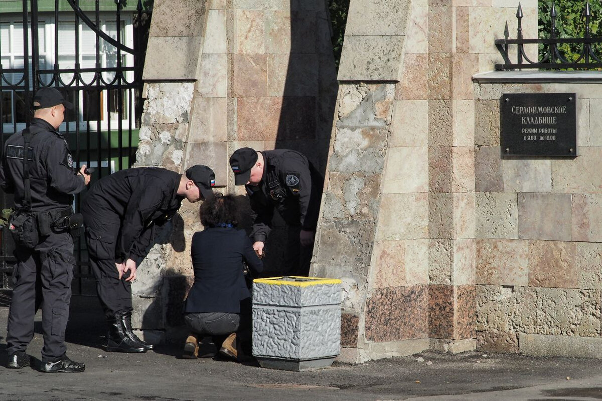 где похоронены родители путина в санкт петербурге