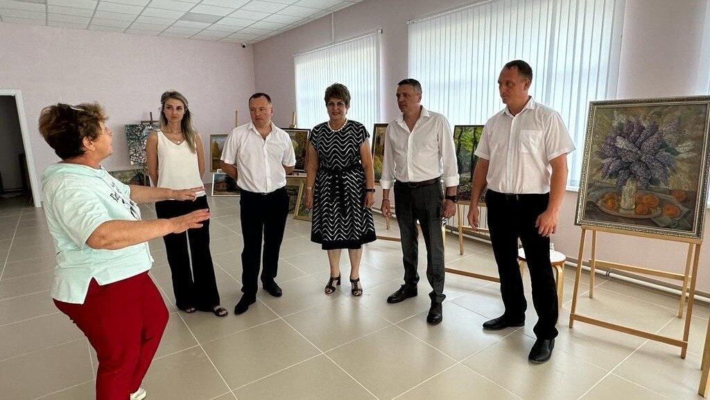     В ходе мониторинга были проверены сроки и качество ремонта Михайловского историко-краеведческого музея имени Н. Г. Завгороднего.