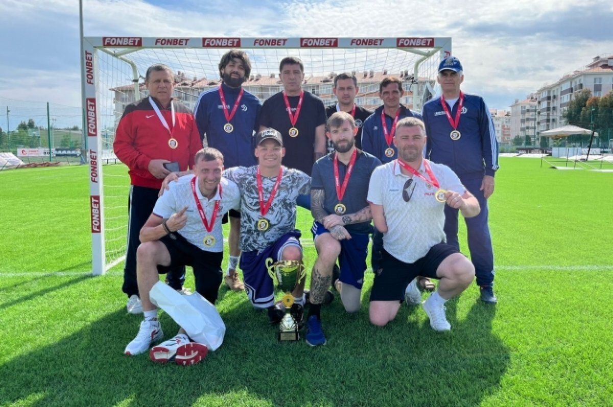    Для футболистов команда – это вторая семья.