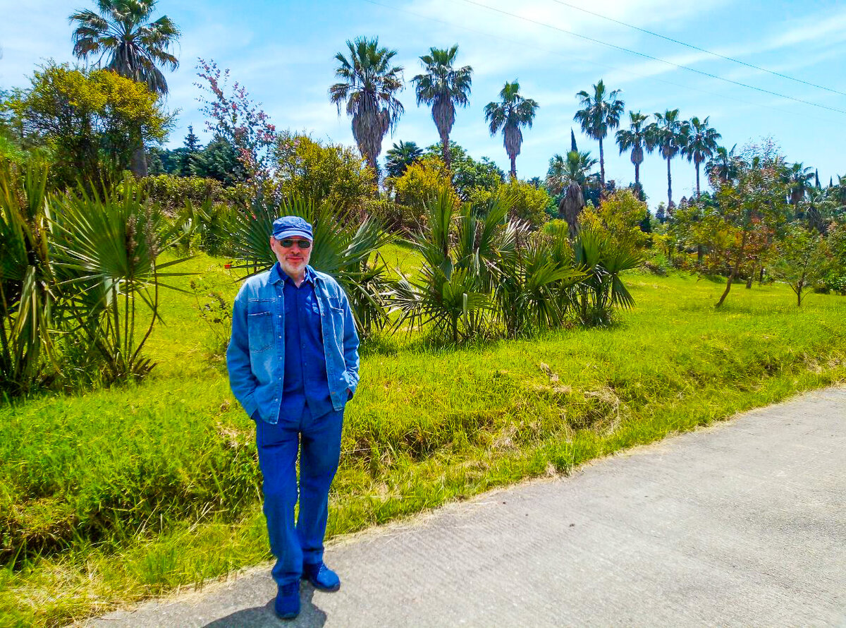 Автор рассказа и канала, Михаил Лекс. Сочи, верхний парк «Дендрарий»