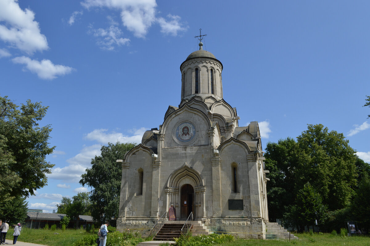 Вход в собор. Фото автора