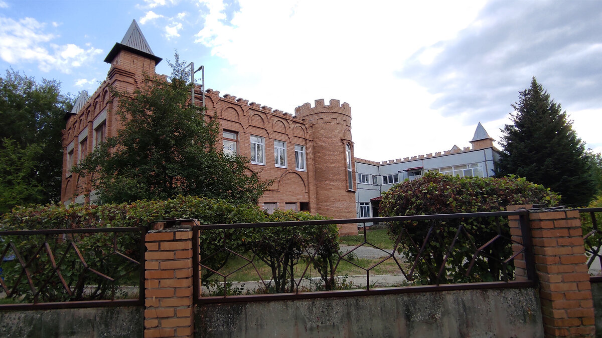 Город Сызрань. Проспект 50 лет Октября, 62. Здание детского сада № 66. Фотография 2023 года.