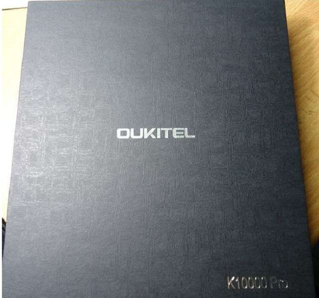 Коробка в которой поставляется Oukitel K10000 Pro