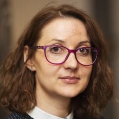 Этот курс предполагает, что ты будешь много работать самостоятельно, никто тебе знания в голову не переложит.