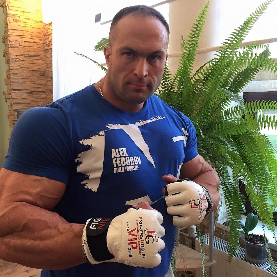 Единоборства тоже очень полезны для развития плечевого пояса