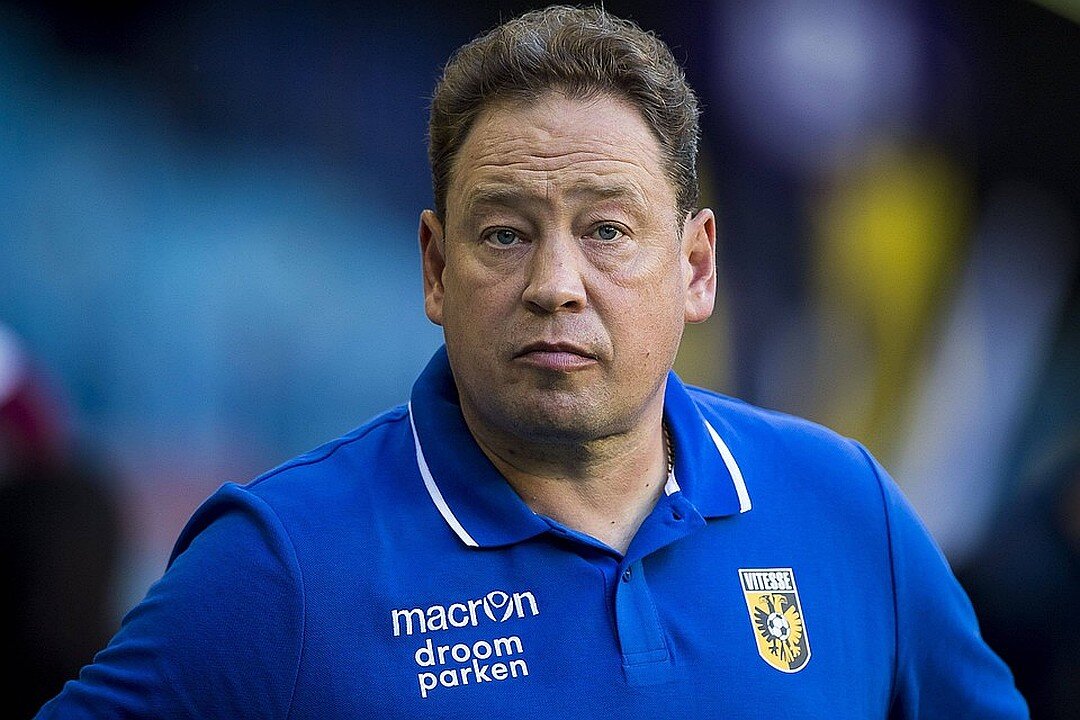 Слуцкий клубы тренировал. Леонид Викторович Слуцкий. Леонид Слуцкий тренер. Леня Слуцкий. Леонид Викторович Слуцкий Витесс.