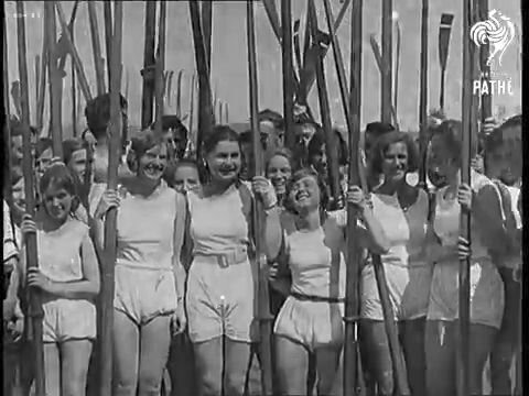 Сколько девушек и все с веслами