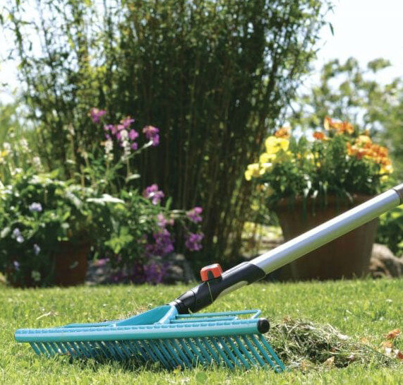 Для обновления почвы на вашем участке, необходимо вычесывание свалявшейся травы. Благодаря этому, вы насытите почву  кислородом .