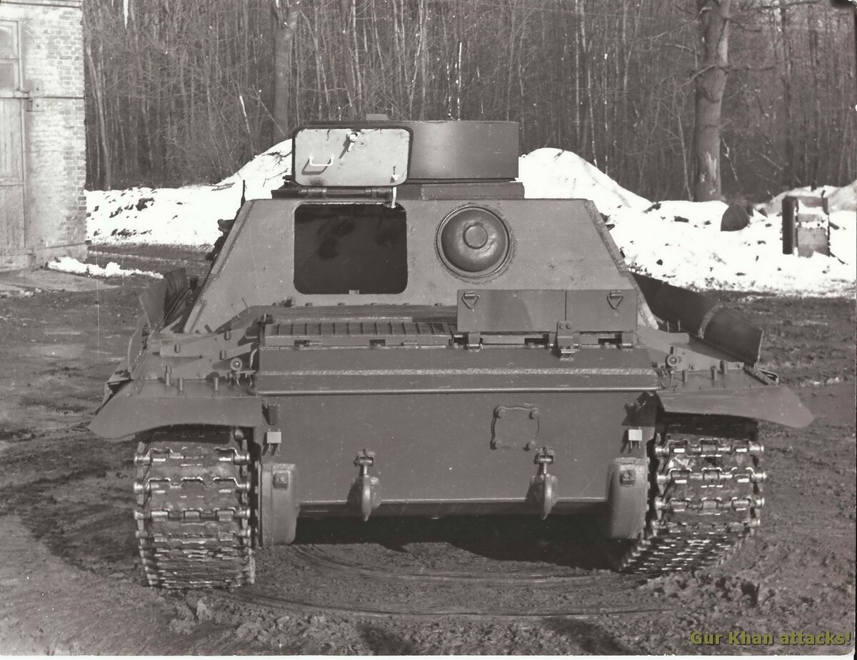 БМР-1 на испытаниях. 1982г. Хорошо виден задний запасной люк.