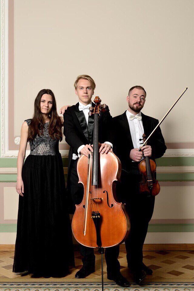 24 марта (воскресенье), 20:00 
"Санкт-Петербургское трио" в концертном зале Музея Л.Н.Бенуа на Васильевском. 

Лауреаты международных конкурсов, артисты Санкт-Петербургской Филармонии: 
• Олеся Морозова (фортепиано)
• Ян Томилов (скрипка)
• Роман Киселев (виолончель)

исполнят произведения Гайдна, Копланда, Чайковского.

Цена билета 250 рублей.
Бронирование по телефону +79219657550

Адрес Музея: 3-я линия В.О., д.20, кв.8, 4 этаж, главный вход слева от арки.

#Васильевскийостров #Афишаспб #kudagospb #концерт
#классика #классическаямузыка #вечеринка