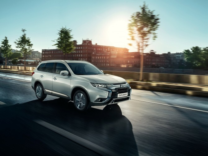 На Mitsubishi Outlander питерские авторитейлеры заработали за первые два месяца 680 млн рублей.