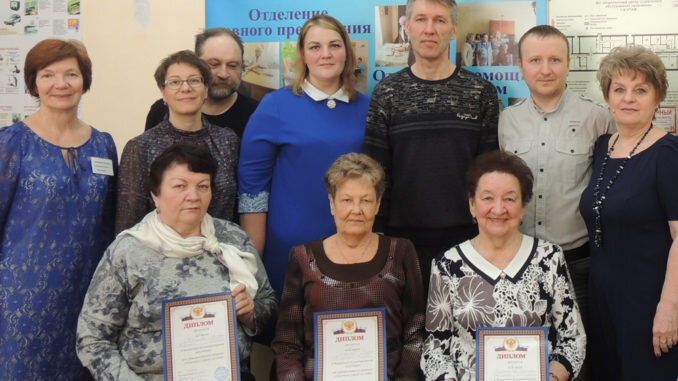 Лидия Майкова, Эвелина Куропатенко, Мария Миляева (в центре с грамотами) 