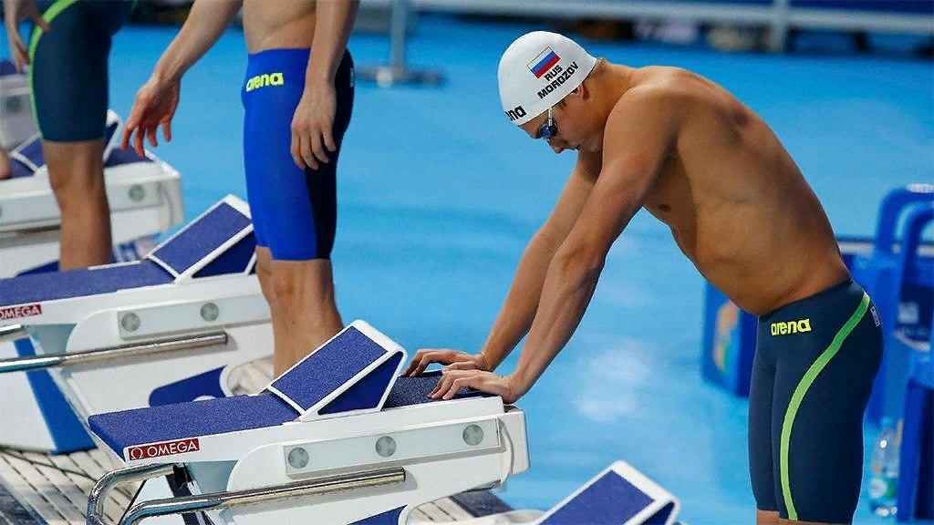 Спортсмену перед соревнованиями. Морозов Владимир пловец в гидрошортах. Пловец Никита Черноусов. Владимир Морозов пловец Телосложение. Морозов Владимир 100 Кроль на старте.