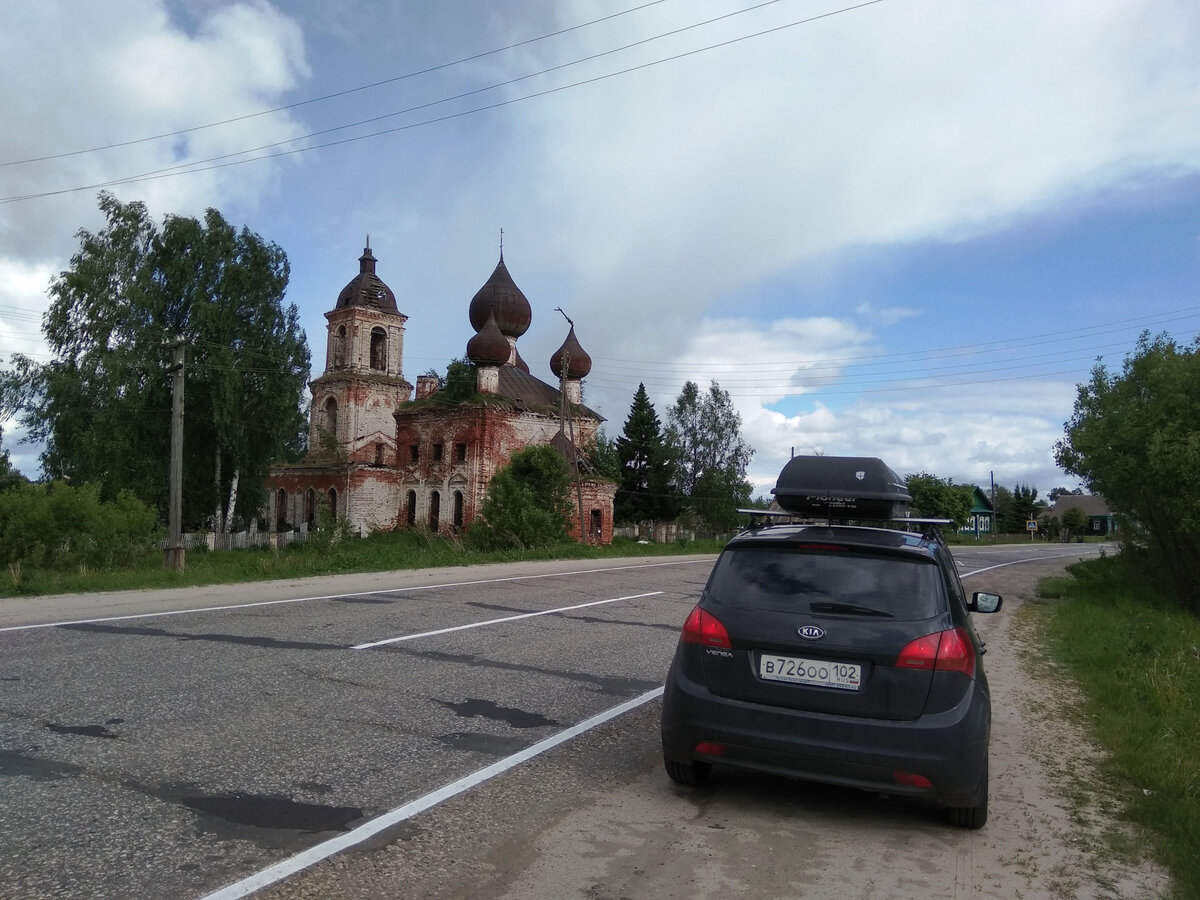 О том, что Снегурочка обитает в собственном тереме в Костроме мы узнали от самого Деда Мороза в Великом Устюге.