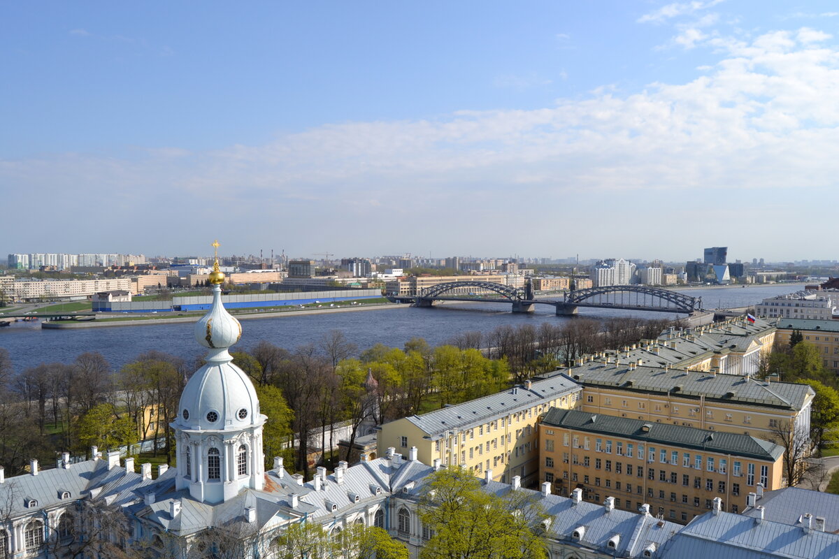 Смотровые площадки в санкт петербурге соборы. Вид со звонницы Смольного собора. Вид с колокольни Смольного собора. Дом перед Смольным собором в 1972 году фото.