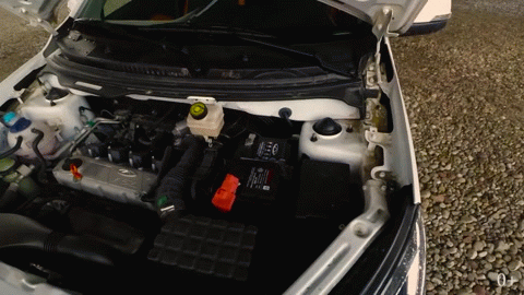 Итак, без объявления спец.предложения и прочих скрытых условий, в нашей стране вдруг подешевели сразу три кроссовера. Первый претендент - это Chery Tiggo 2, так в своей самой насыщенной версии - Luxury он стал дешевле на 50 000 рублей.  749 900 рублей просят за вариант с "механикоц" и  819 900 рублей за такую же комплектацию, но с «автоматом». 