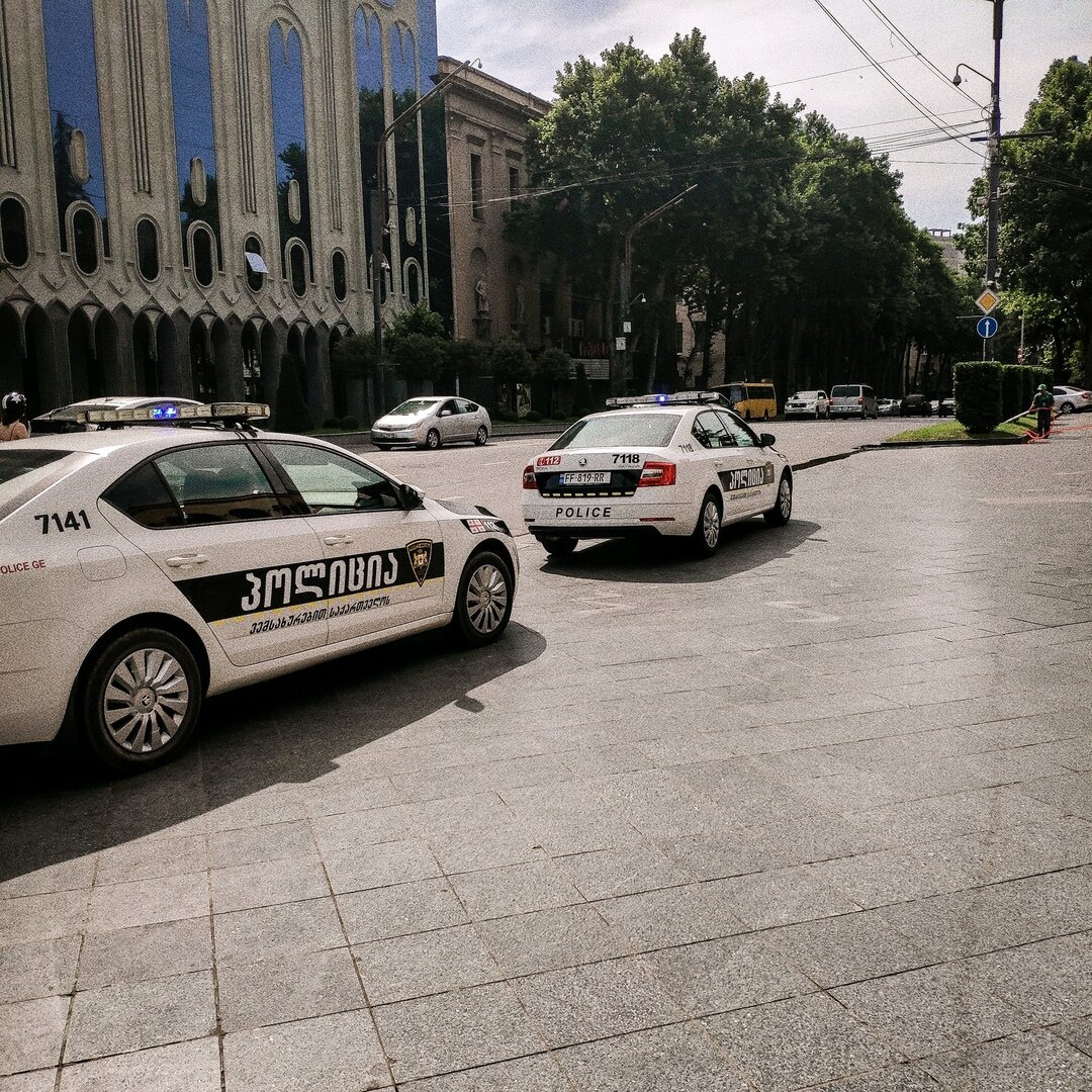 Отбор в полицию очень жесткий, набирают группу учатся два года, и после этого 30 человек на 1 место. 