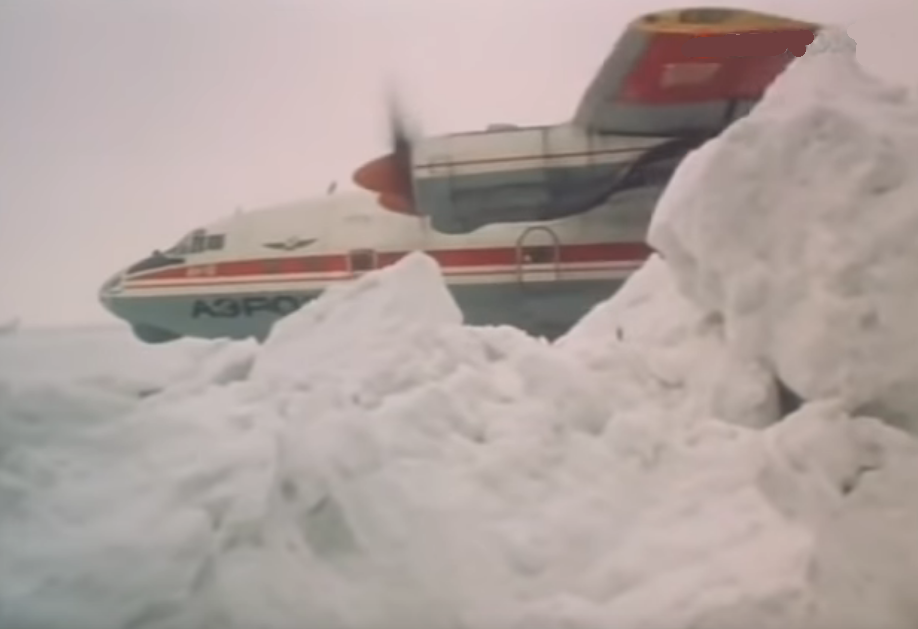 Кадр из фильма "Аэропорт со служебного входа"