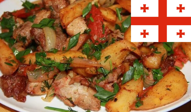 Экспериментируйте и изменяйте подачу - режьте картофель дольками, добавьте зеленый лук - здесь масса интересных вариантов, ведь блюдо "универсальное" и простое