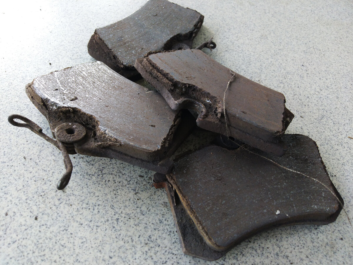 Изношены тормозные накладки