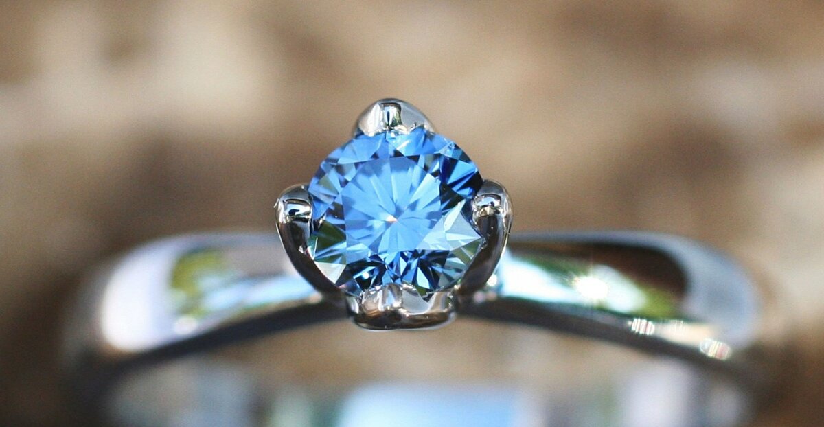 Голубой бриллиант, самый редкий среди ископаемых алмазов.     Источник gettyimage.com