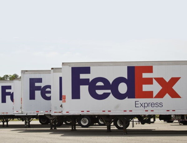 Fedex delivery driver. Fedex логотип. Tedex. Fedex лого. Акции fedex.
