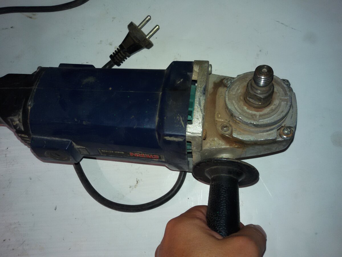 Но в основном производить обслуживание и ревизию не всегда получается в срок, а делать это приходится, когда инструмент полностью перестает работать.
