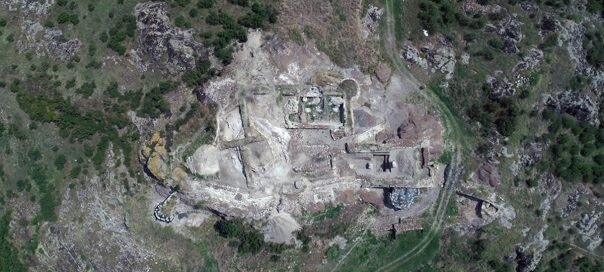 Место раскопок в Русокастро. Фото sofiaglobe.com