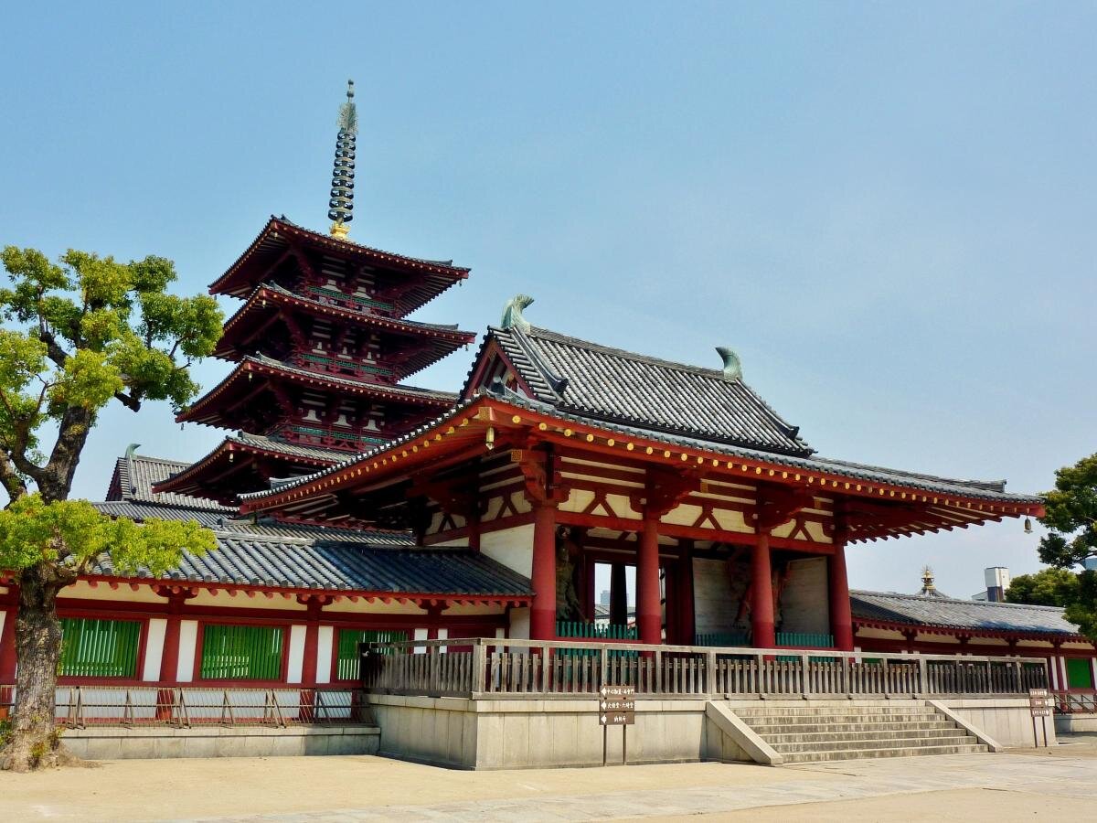 Первый буддистский храм Shitennō-ji в Японии,  построен в 593 (Photo: Masaki Hayashi)