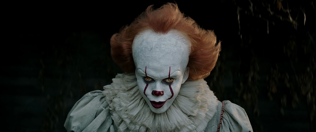 Тот же клоун, но из экранизации 2017 года с аналогичным названием. Актёр - Билл Скарсгорд