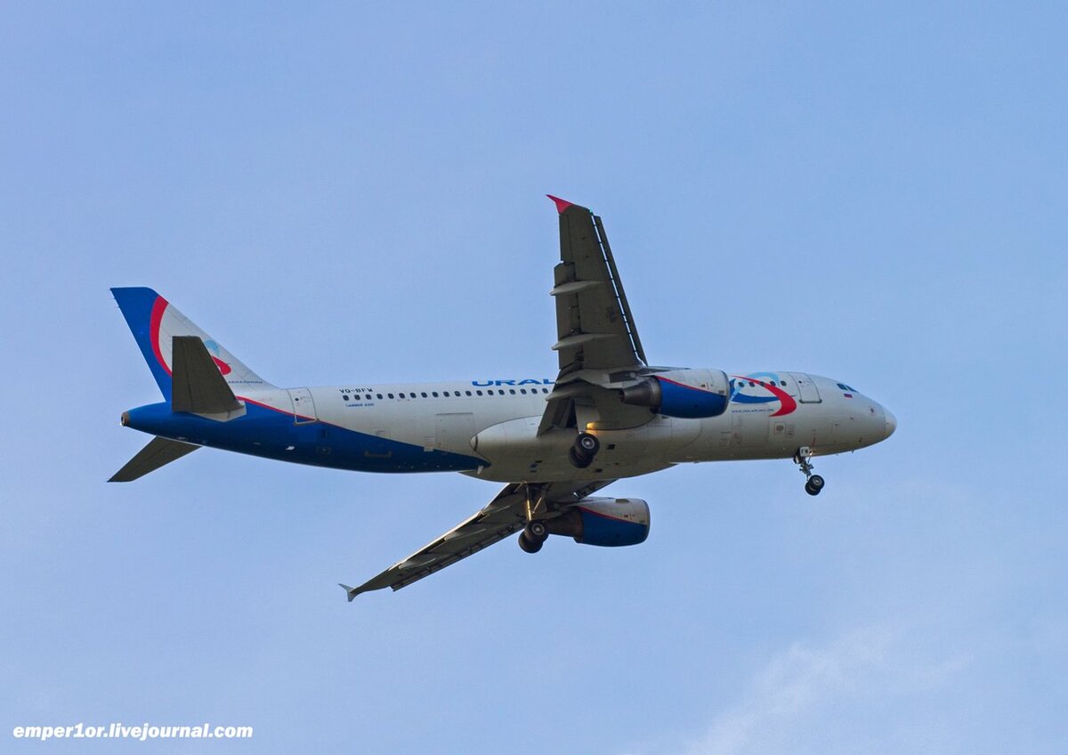 Airbus A320-214 рейсом U6440 Симферополь - Москва (Шереметьево)