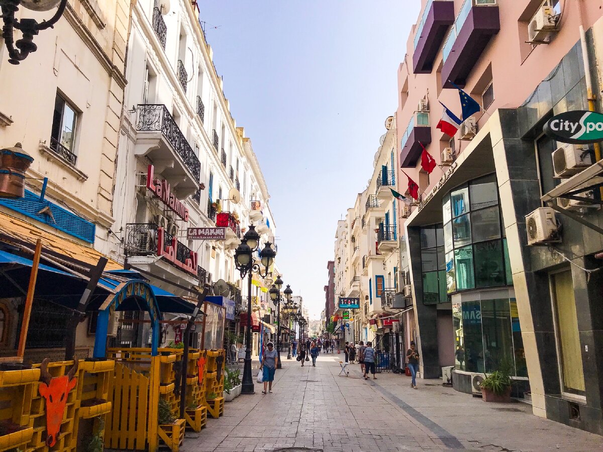 Тунис столица. Улочки Туниса. Тунис Центральная улица. Tunisia Tunis столица. Тунис улицы центр.