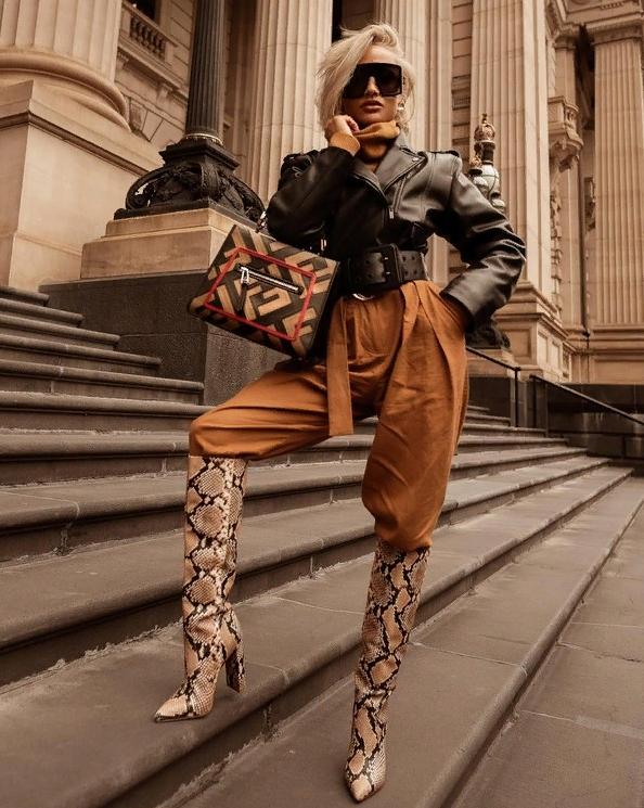 Есаул-есаул, что ж ты бросил коня! Шаровары, заправленные в сапоги - шЫдевр