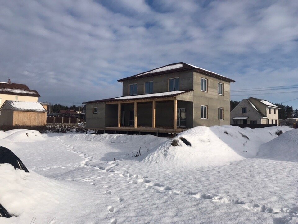 3е мужчин построили каркасный дом, говорят что и зимой будет тепло. Фото До/После.