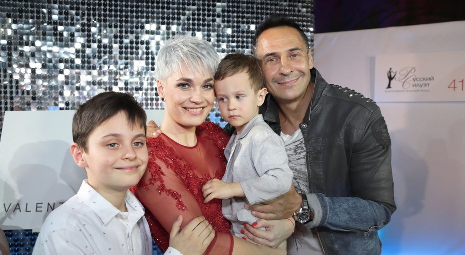 Супруга экс-солиста группы «Чай вдвоем» попала в аварию.
