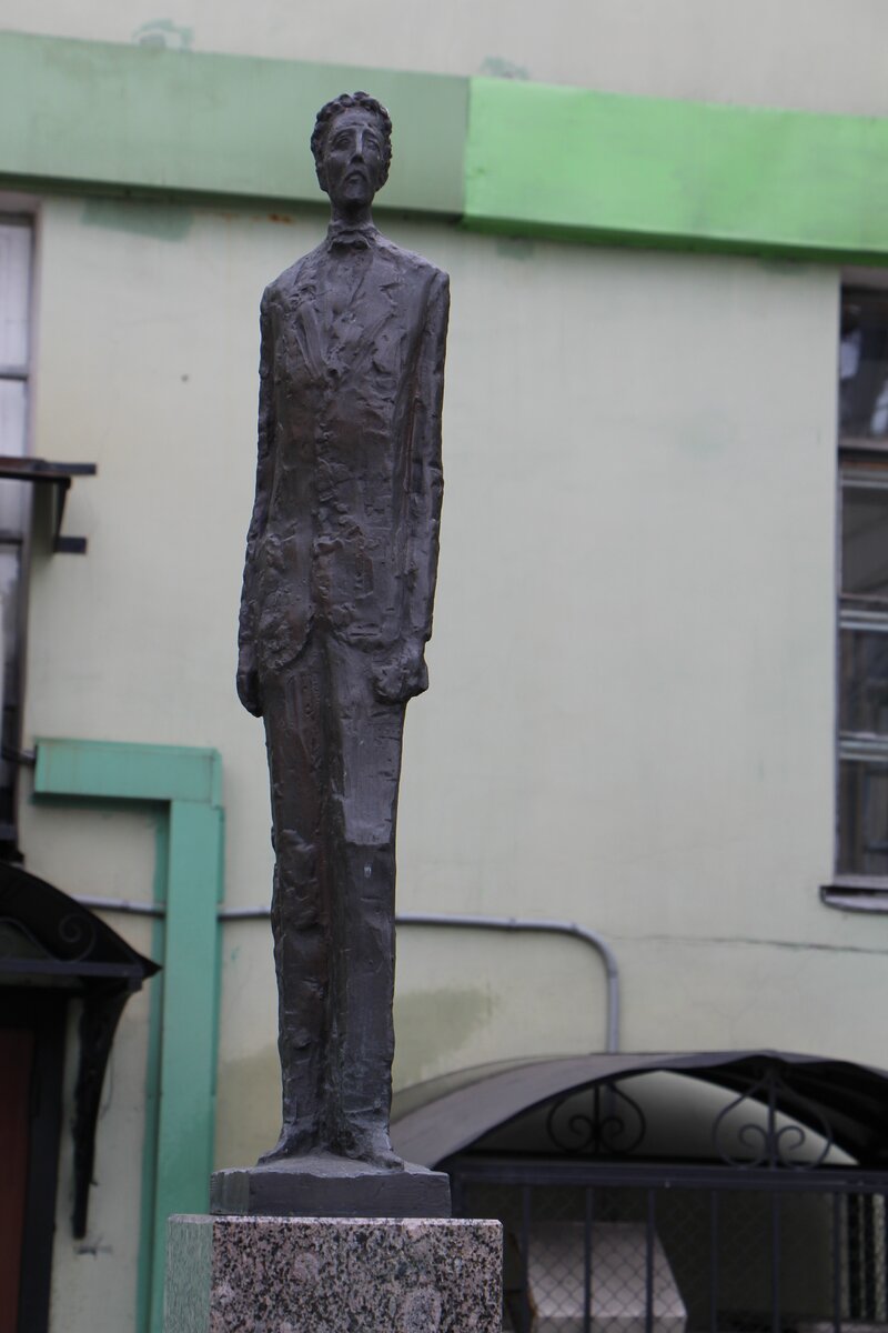 Памятник блоку в санкт петербурге на декабристов фото