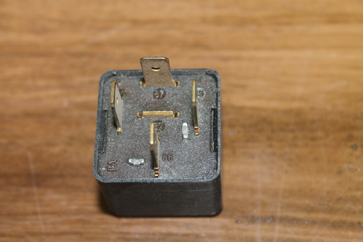 Реле 399.10 12V 30A 90244312 85 86 87 30 359