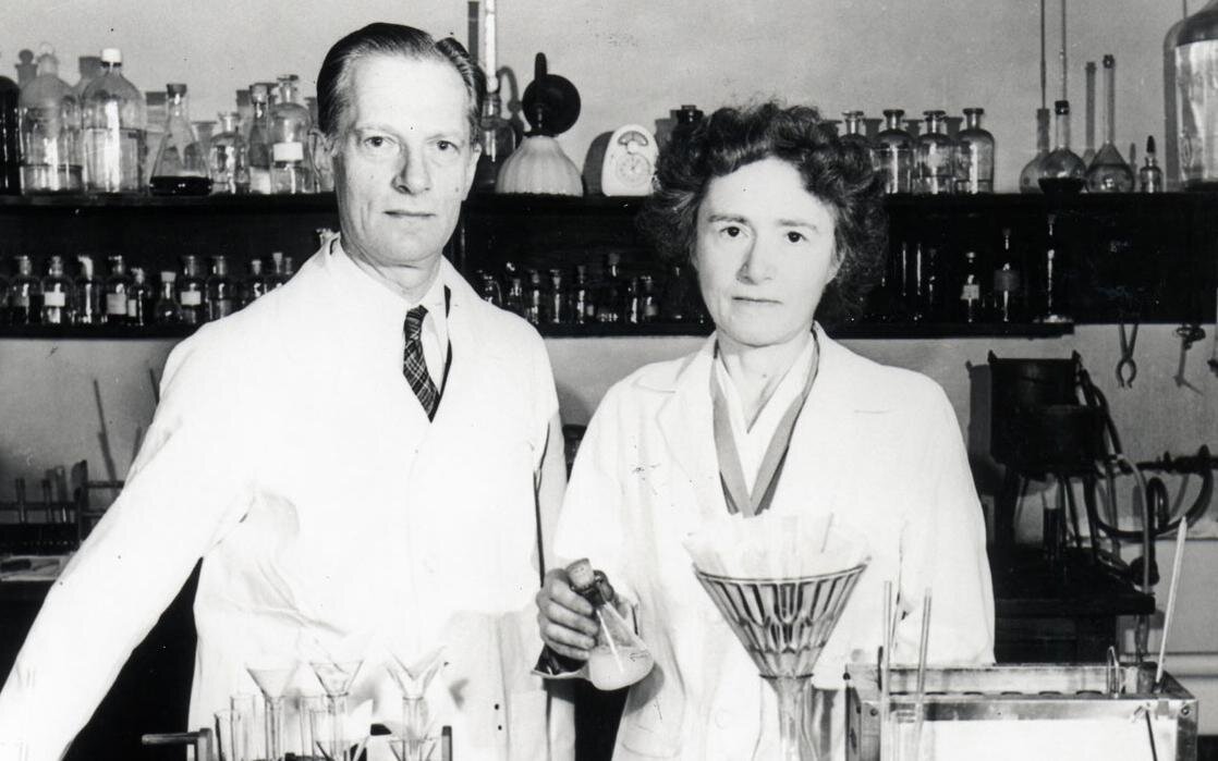 Герти Тереза Радниц родилась 8 августа 1896 года в Праге. Ее отец Отто Радниц был химиком. Он разработал успешный способ рафинирования сахара и стал генеральным директором сахарного завода.
